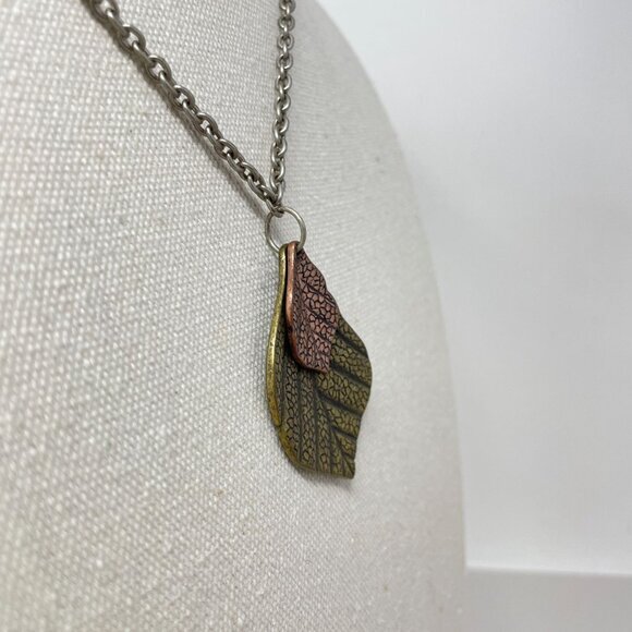 EsMor‎ Leaf Pendant Necklace Dual-Tone Metal Leaf Design Silver Chain - Picture 3 of 9